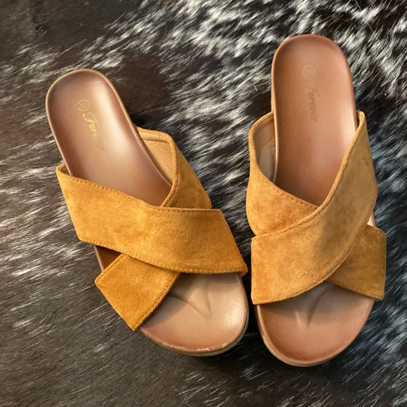 Tan/cognac platform slides with suede - Picture 3 of 3